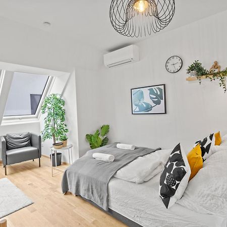 1 Min To Public Transport - 3 Min To Supermarket And Pharmacy - On-Site Parking For 19,90 Eur Vienna Luaran gambar