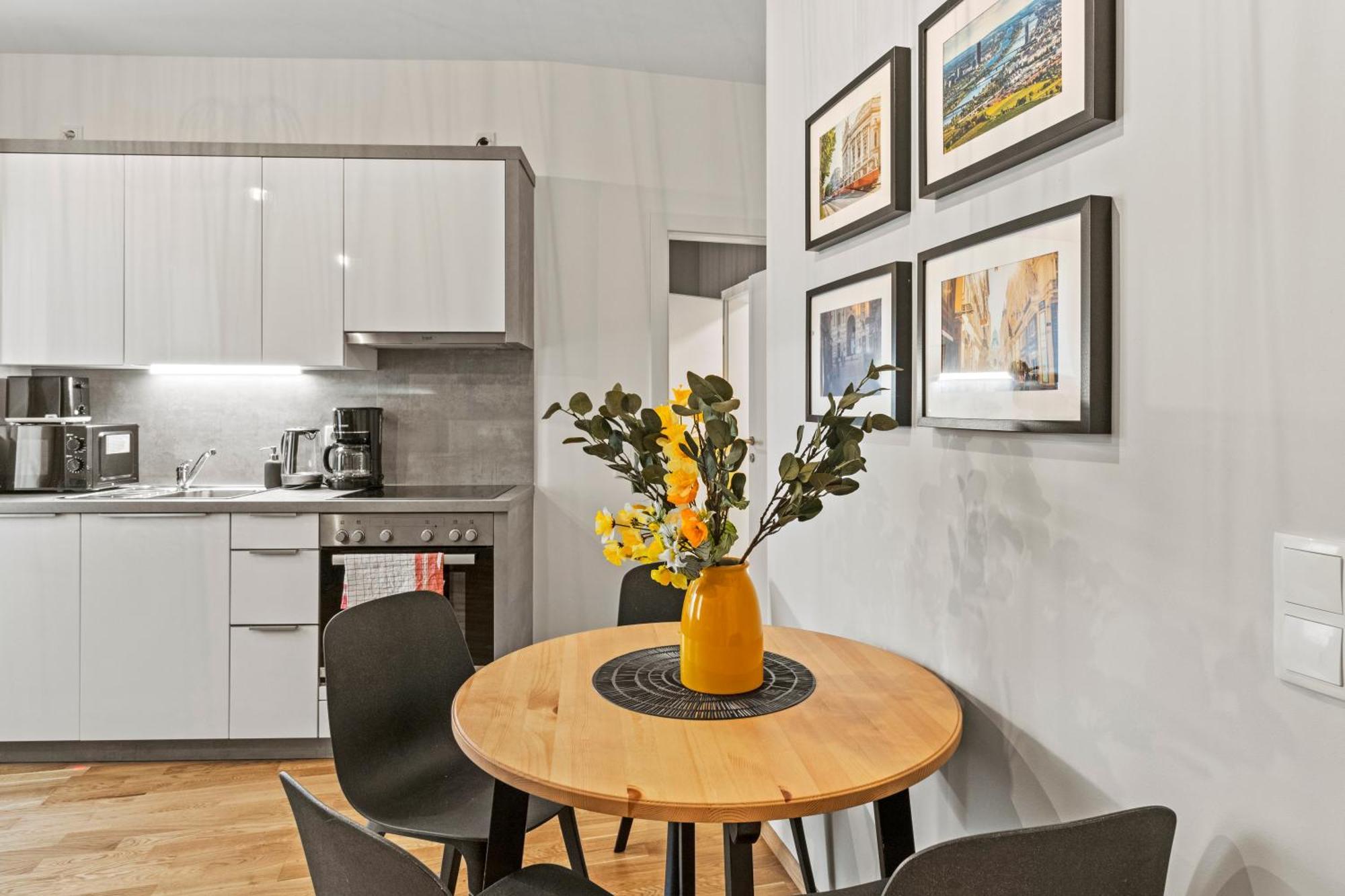 1 Min To Public Transport - 3 Min To Supermarket And Pharmacy - On-Site Parking For 19,90 Eur Vienna Luaran gambar
